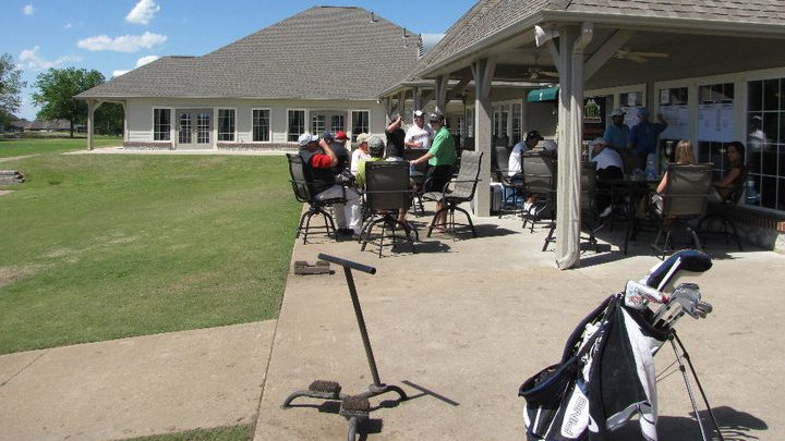 patio area at Battle Creek Golf Club
